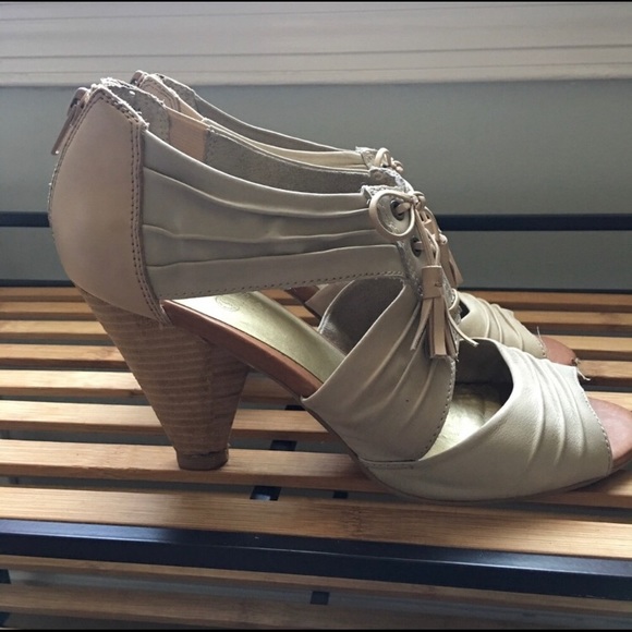 Seychelles Shoes - Seychelles vintage kitten heels